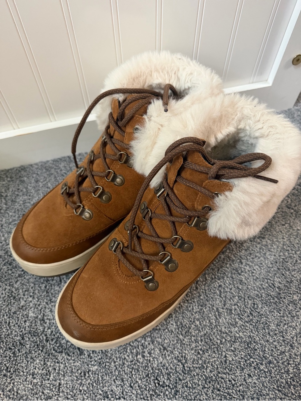 Koolaburra Brown Faux-Fur Collar Lace-Up Winter Boots